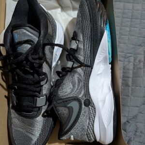 Nike Kyrie 8 Orca Sneakers